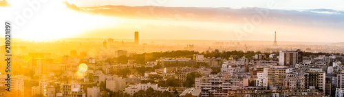 Panorama sur Paris au crépuscule