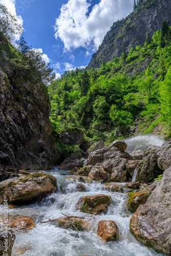 Bach an der Zugspitze in den Alpen