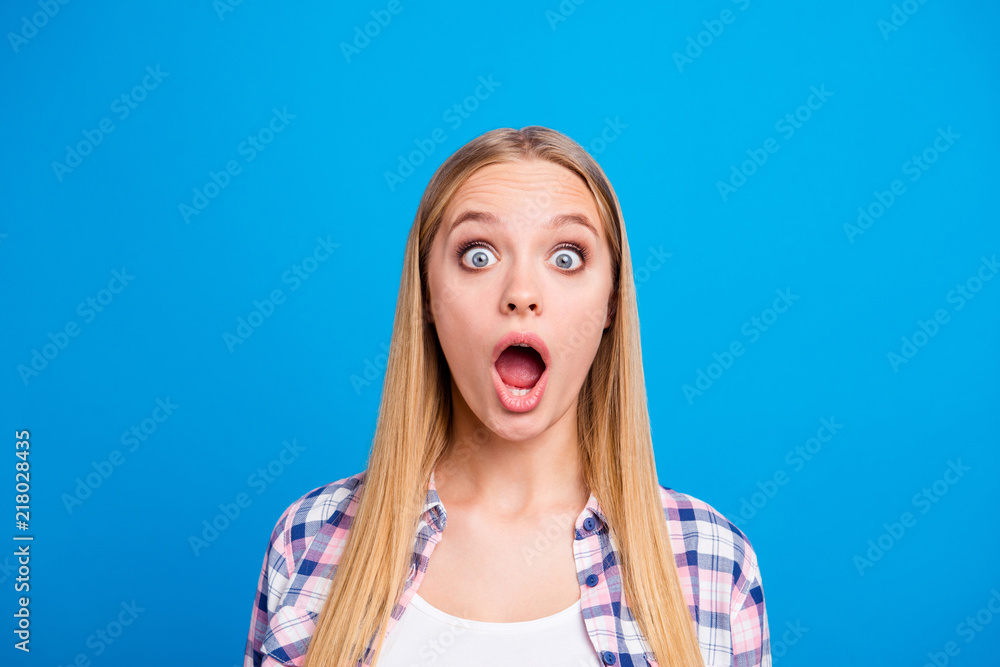 Φωτογραφία Sale Close up portrait of a cute and charming blonde girl with