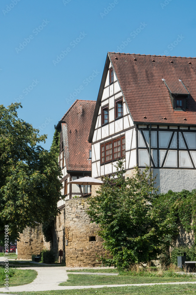 Fachwerkhäuser an der Stadtmauer in Schwaigern