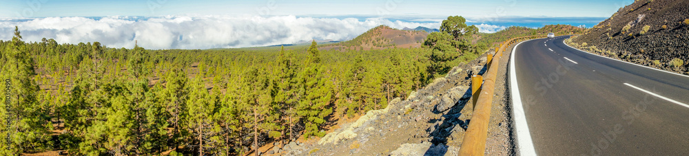 Panorama-Aufnahme an der Landstraße am Fuße des Teide-Vulkans