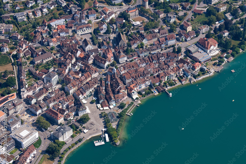 Luftaufnahme der Altstadt von Zug (Schweiz)