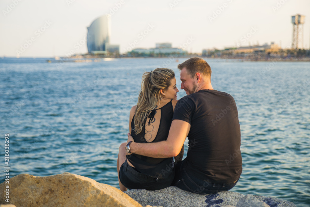 Fototapeta premium Romantic couple by the sea
