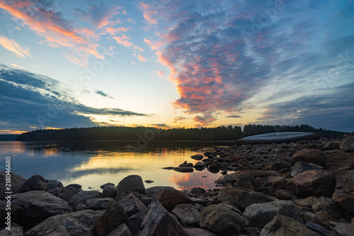 Sonneuntergang bei einer Kanutour in Schweden