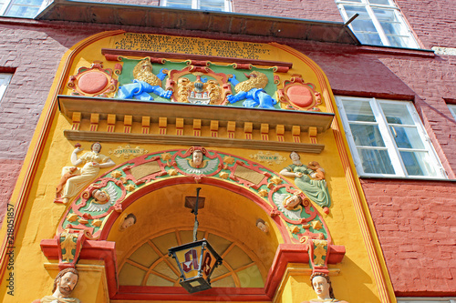 Lüneburg: Renaissanceportal der historischen Ratsapotheke (1524) © Udo Kruse