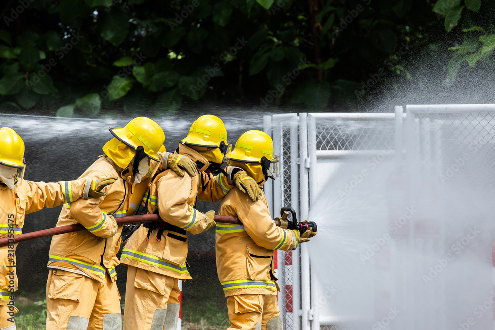 Fototapeta premium Fireman on the fire
