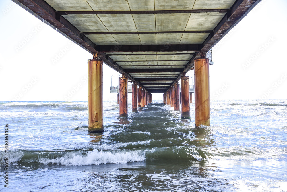 Fototapeta premium sea under the pier