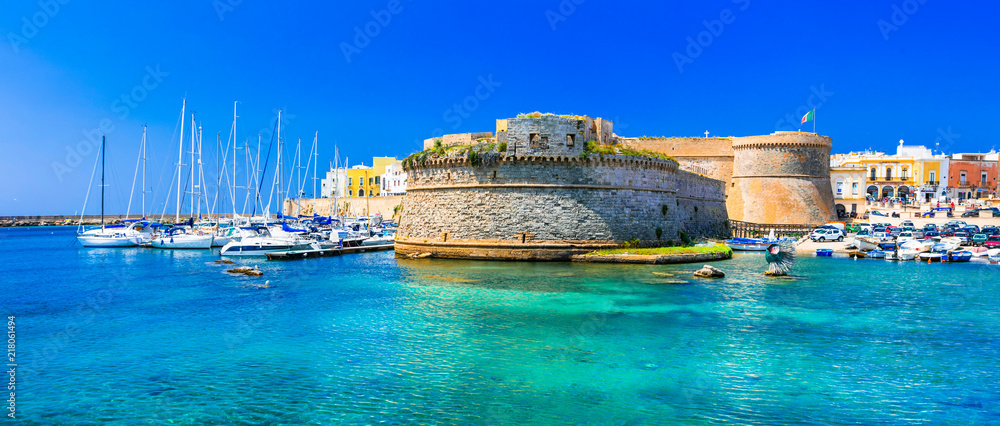 Landmarks of Italy - coastal town Gallipol in Pugliai. view of old port with castle. - obrazy, fototapety, plakaty 
