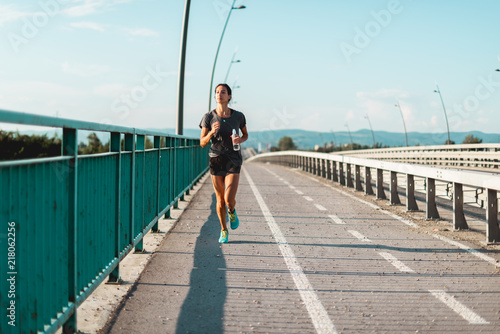 Fototapeta Naklejka Na Ścianę i Meble -  Healthy young woman on morning run