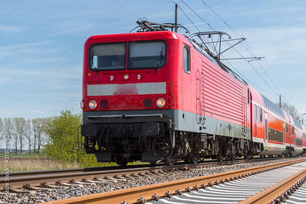 Regionalzug auf einer Neubaustrecke