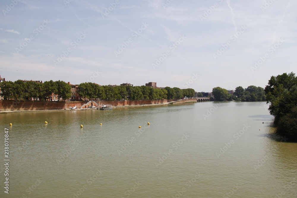 La Garonne à Toulouse, Haute-Garonne La Garonne à Toulouse, Haute-Garonne