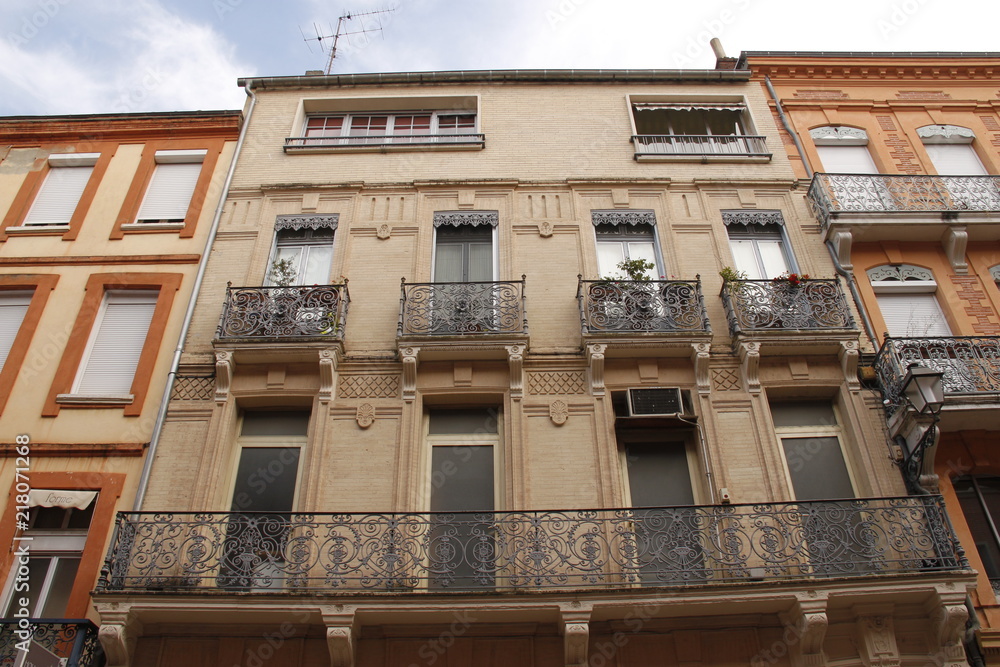 Façade d'immeuble ancien à Toulouse, Haute-Garonne
