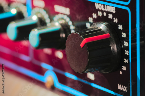 Wallpaper Mural Volume adjustement of sound amplifier Torontodigital.ca