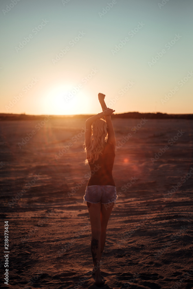 Fototapeta premium Sunset girl