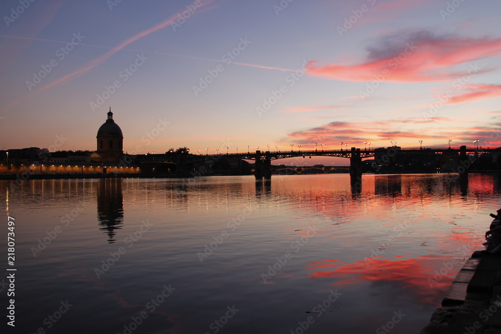 Coucher de soleil sur la Garonne à Toulouse, Haute Garonne	
