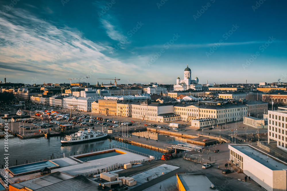 Obraz premium Helsinki, Finland. Top View Of Market Square, Street With Presidential Palace