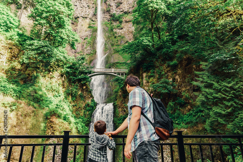 Obraz na plátně Multnomah Falls waterfall along the Columbia River Gorge