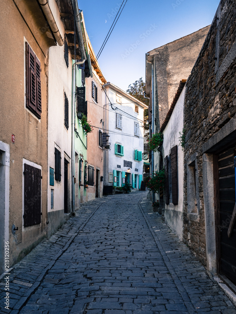 Obraz premium Gasse in Motovun, Istrien, Kroatien