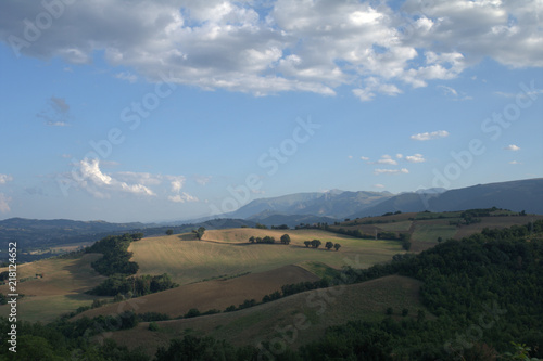 mountain,italy,lanscape,panorama,horizon,field,nature,countryside,summer,view,hill