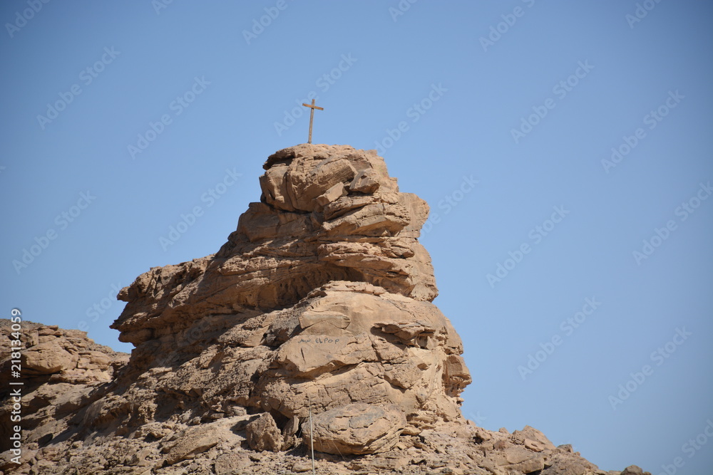 Fototapeta premium Cross at eastern egyptian desert in St Paul monastery