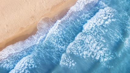 Sierkussen Luchtfoto strand Zomerse golven op tropisch strand  © biletskiyevgeniy