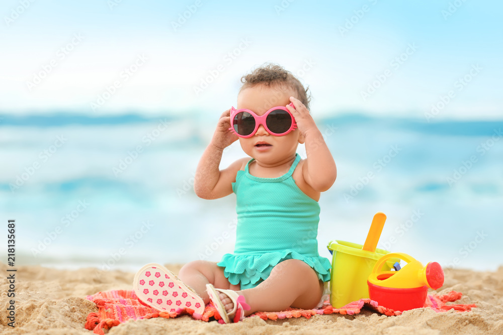 Fototapeta premium Adorable African-American girl on beach