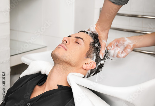 Hairdresser washing client'...