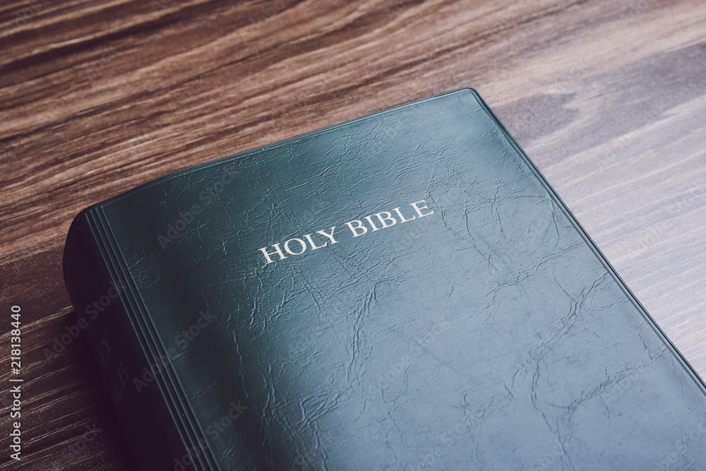 Ταπετσαρία Holy Bible On The Desk