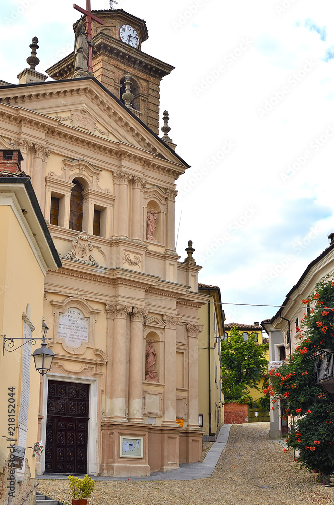 Obraz premium Chiesa castagnole langhe