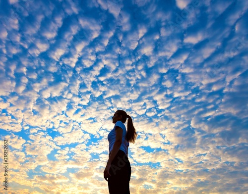 Obraz na plátně Woman at Dawn / Sunset