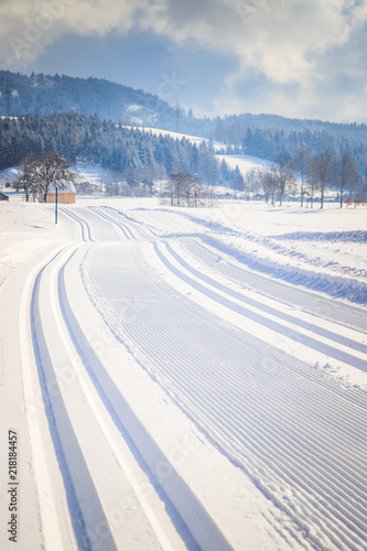 Langlaufloipe, verschneite Winterlandschaft in Saalfelden