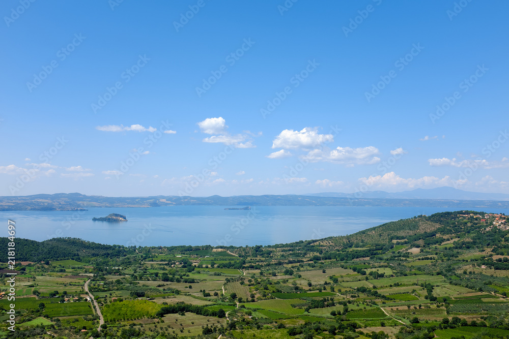 Versione cielo del Lago di Bolsena in Italia