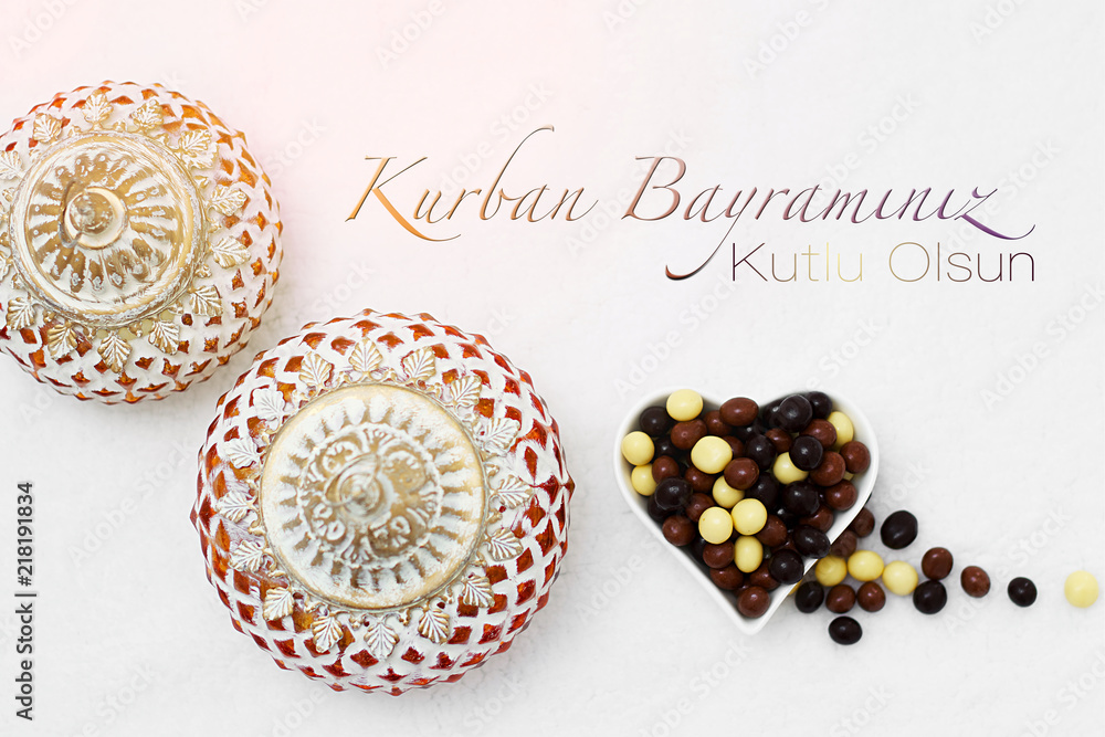 Φωτογραφία Kurban Bayramı sacrifice festival, Islamic Arabic candle and chocolate sugars