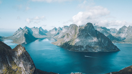 Papier peint photo Lofoten Croisière en bateau dans les Lofoten  © SmallWorldProduction