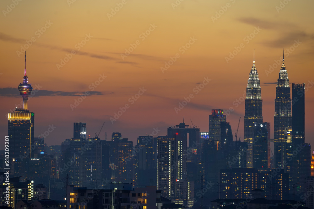 Fototapeta premium Majestic sunset over Twin Towers and surrounded buildings in downtown Kuala Lumpur, Malaysia.