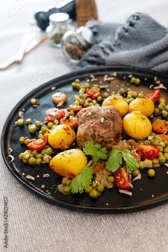 Bilde på lerret paupiette of veal rolls with Vegetable Planter