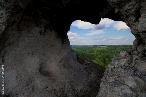 characteristic rock called "window", Jura Krakowsko-Częstochowska - makroregion geograficzny położony w południowej Polsce © Robert