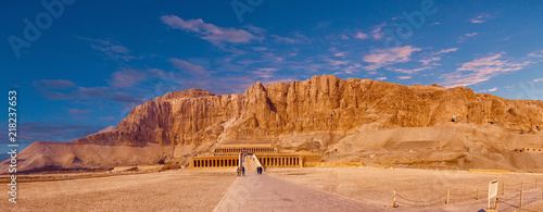 Bild auf Leinwand Temple of Queen Hatshepsut, View of the temple in the rock in Egypt