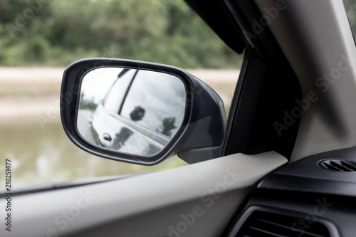 Fotografía Side Mirror a car, reflection of traffic flow in left side rear view mirror