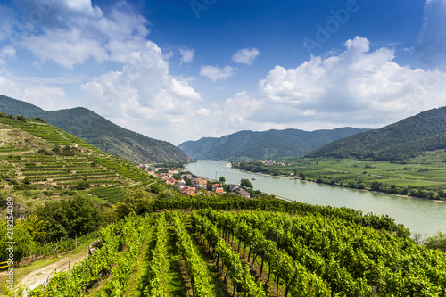 Foto Spitz, Austria, View to Danube river from ruins of Hinterhaus castle