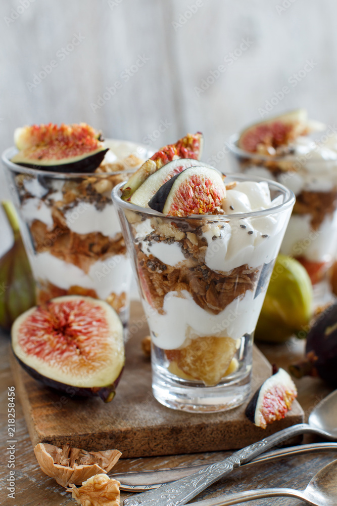 Greek yogurt with figs and granola Greek yogurt with figs and granola