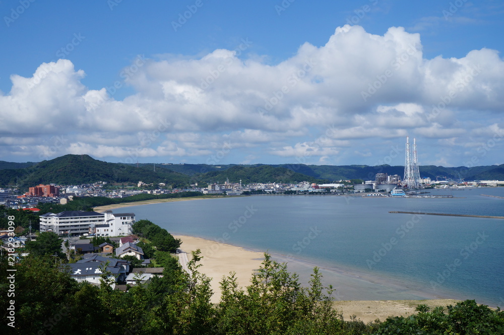 唐津湾と唐津市の街並み