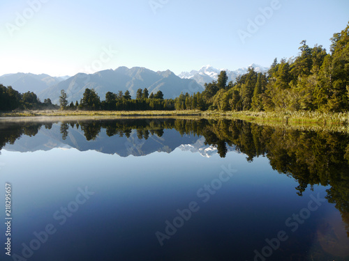 Lake with reflect of mountain, New Zealand