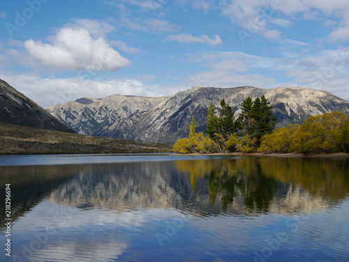 Fototapeta Naklejka Na Ścianę i Meble -  Lake with reflect of mountain, New Zealand