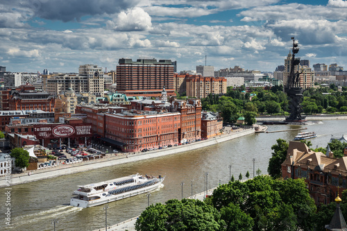 Panoramic view of Moscow river and monument to Peter the Great