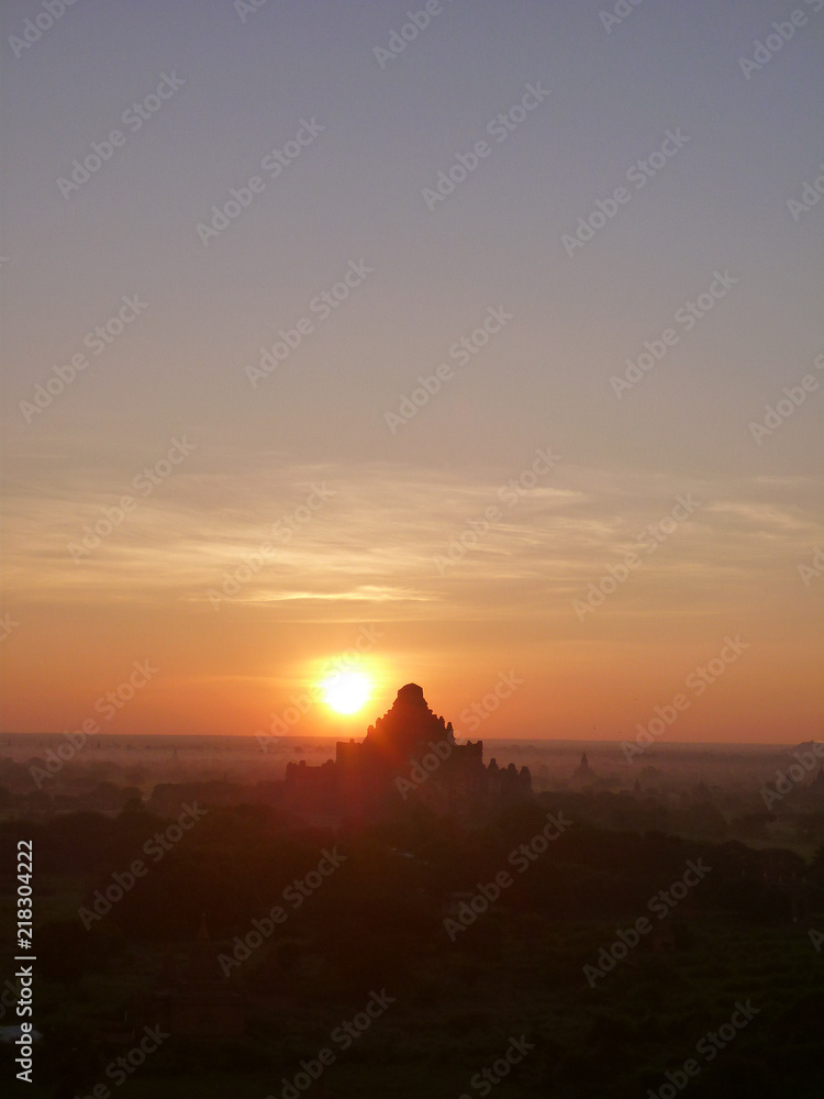 Obraz premium Sunrise at Bagan, Myanmar