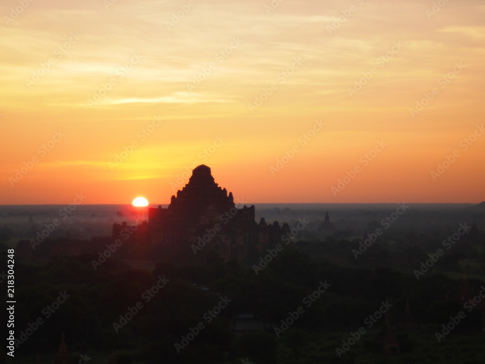 Obraz premium Sunrise at Bagan, Myanmar