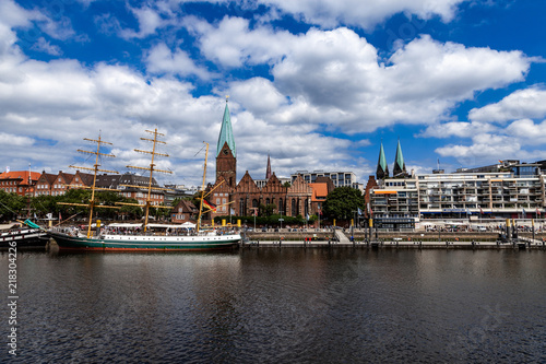 Martinianleger mit Kirche in Bremen