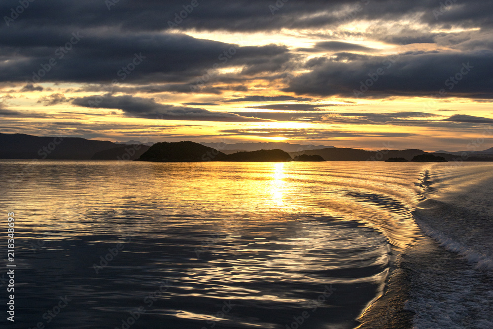 Obraz premium Sunrise over Lake Manapouri