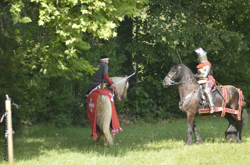 cavalieri corazzati a cavallo photo